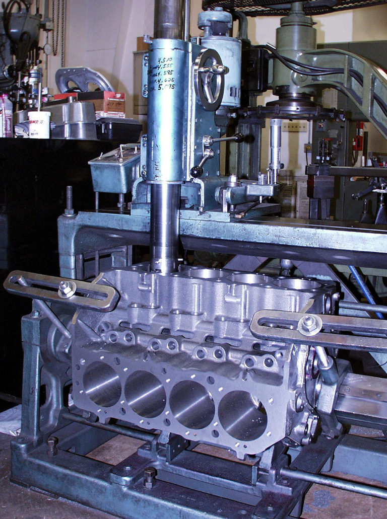 Boring block with boring bar Reher Morrison Racing Engines